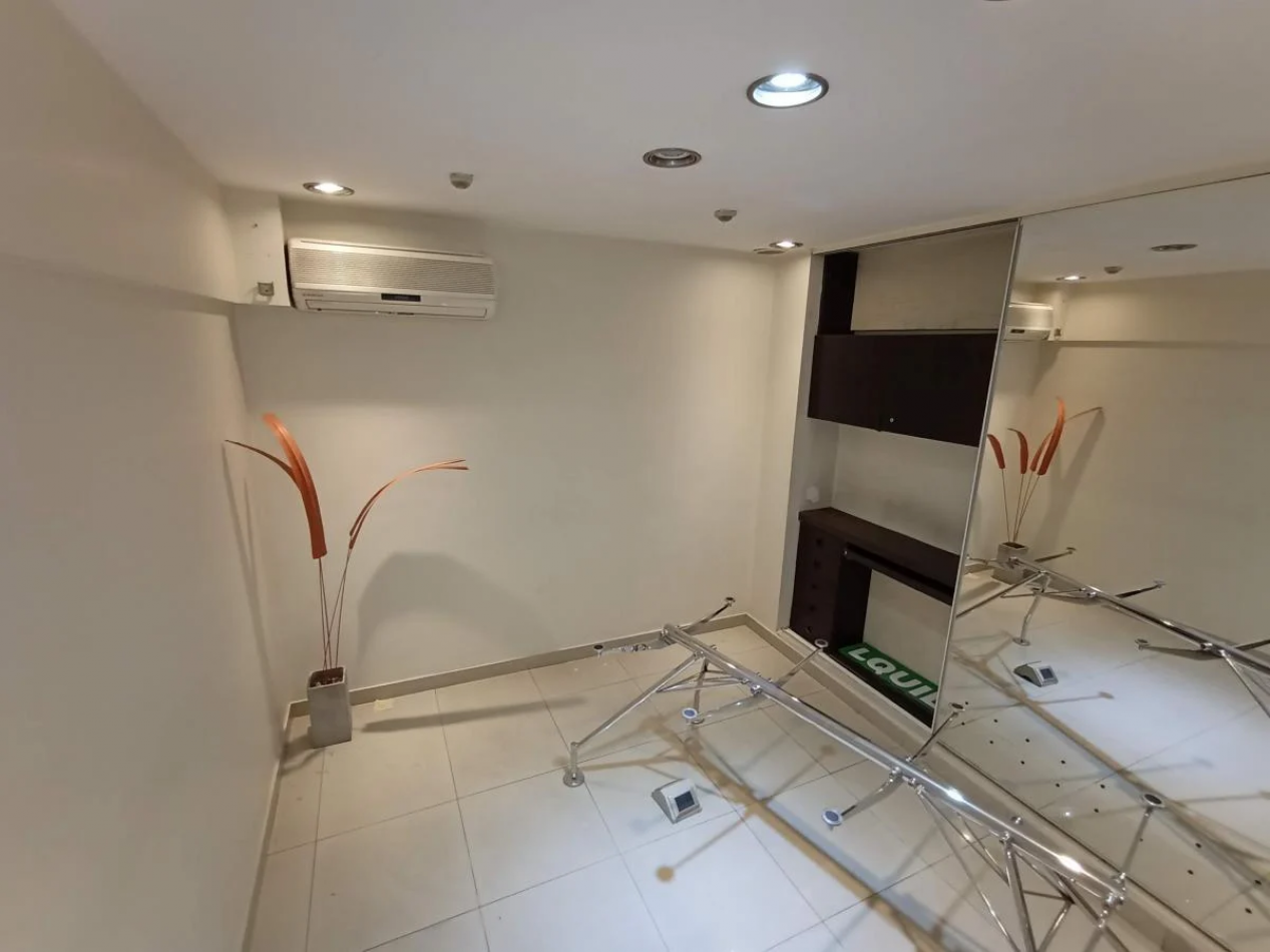 Centro venta Local Excelente renta 80 m², 2 Oficinas ** Peatonal Lavalle