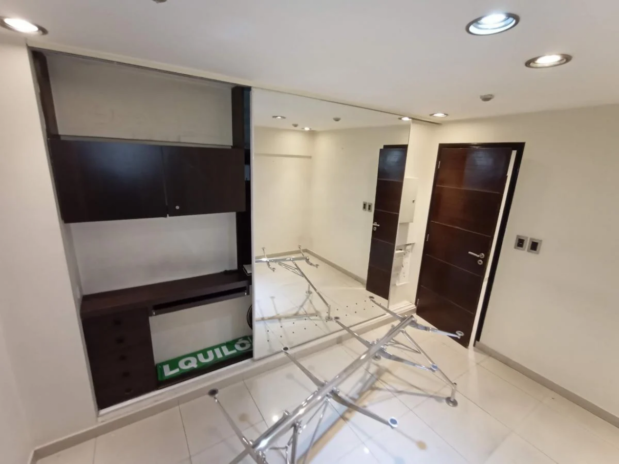 Centro venta Local Excelente renta 80 m², 2 Oficinas ** Peatonal Lavalle