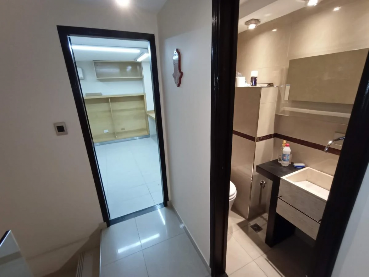 Centro venta Local Excelente renta 80 m², 2 Oficinas ** Peatonal Lavalle