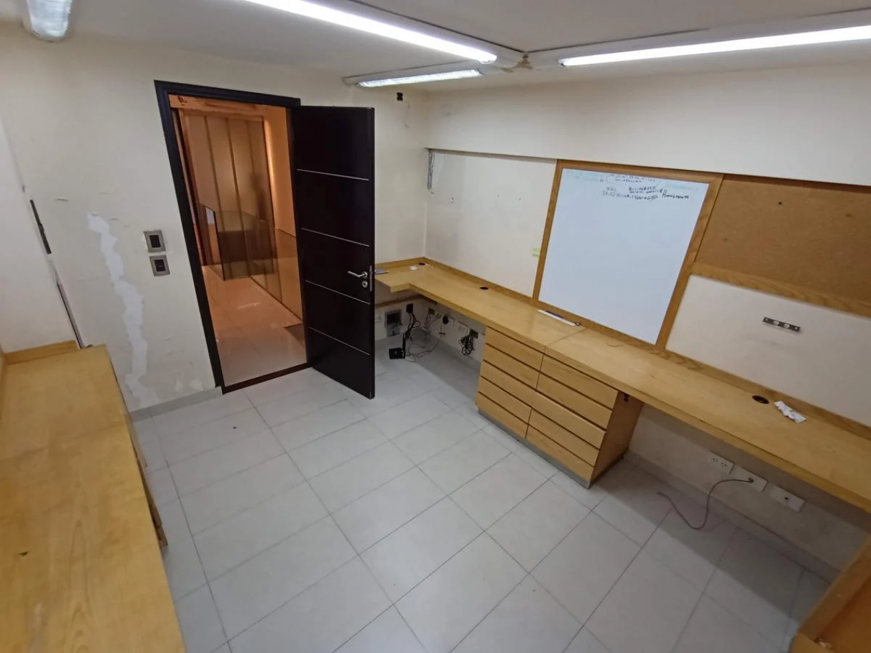 Centro venta Local Excelente renta 80 m², 2 Oficinas ** Peatonal Lavalle
