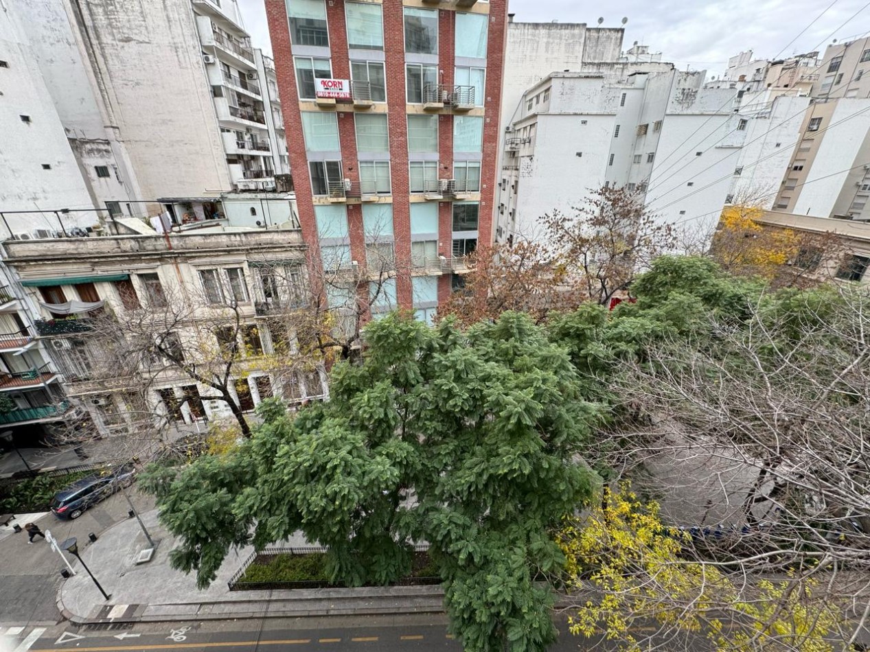 Recoleta Venta 3 ambientes 95 m2 grande y Luminoso al frente y balcon. Cochera 