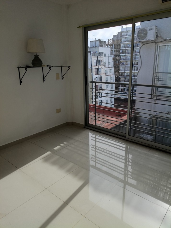 Barrio Norte Venta 2 ambientes al frente apto credito, piso nueve con balcon, baulera y amenities. Ideal inversion y renta temporaria.