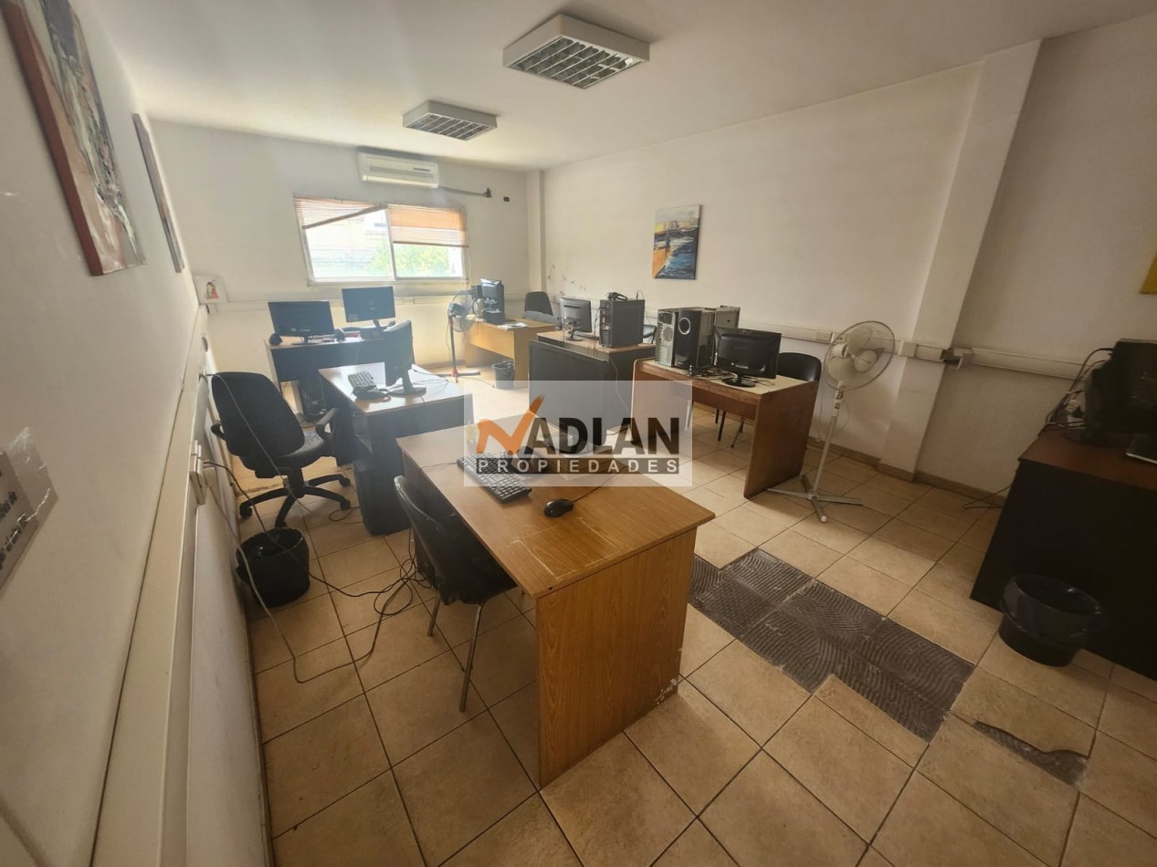 Edificio 3 plantas en Alquiler SIN EXPENSAS zona Htal Clinicas + 15 oficinas y espacios de trabajo - 310m2 