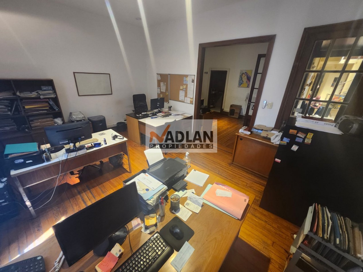 Edificio 3 plantas en Alquiler SIN EXPENSAS zona Htal Clinicas + 15 oficinas y espacios de trabajo - 310m2 