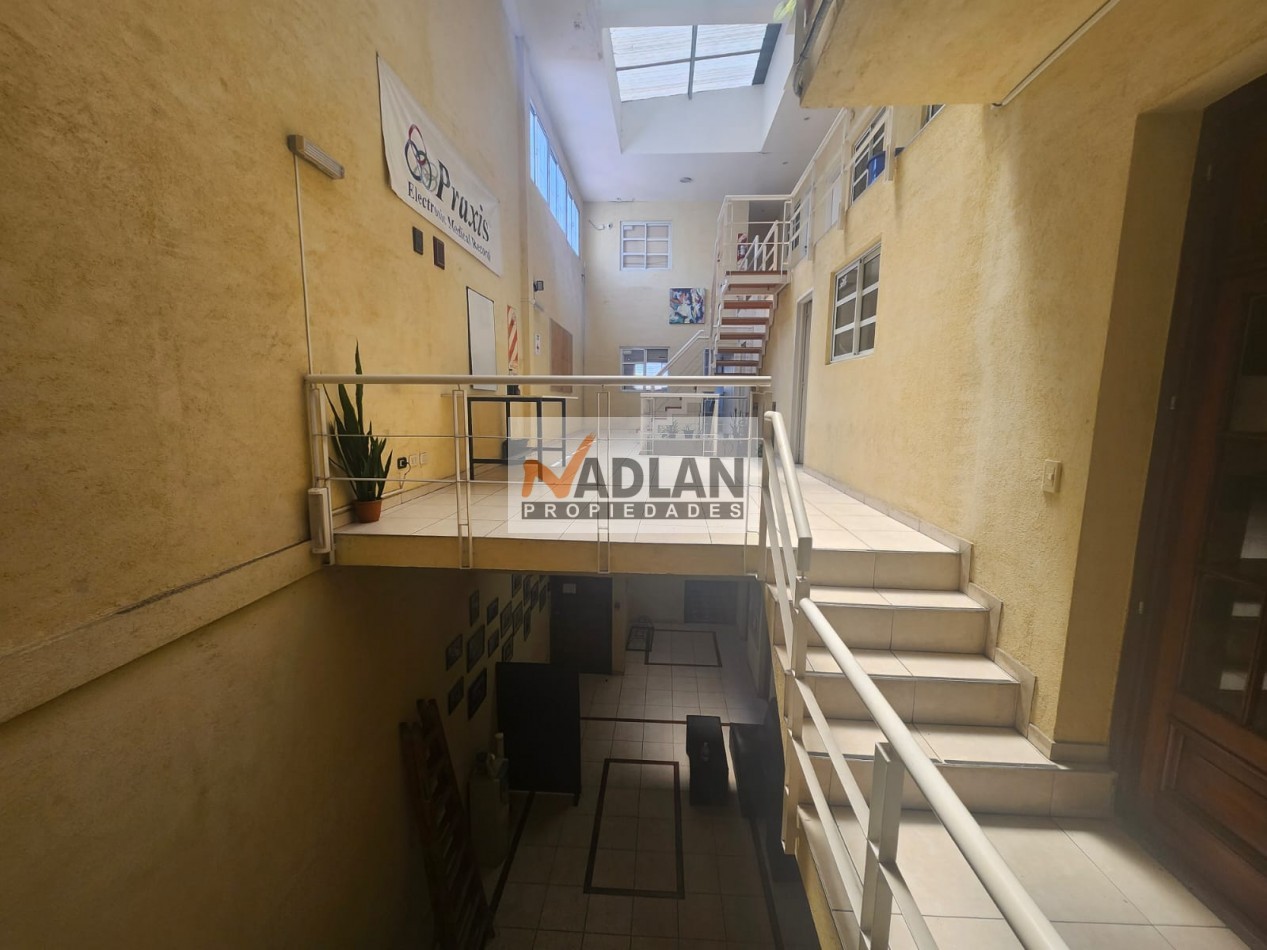 Edificio 3 plantas en Alquiler SIN EXPENSAS zona Htal Clinicas + 15 oficinas y espacios de trabajo - 310m2 