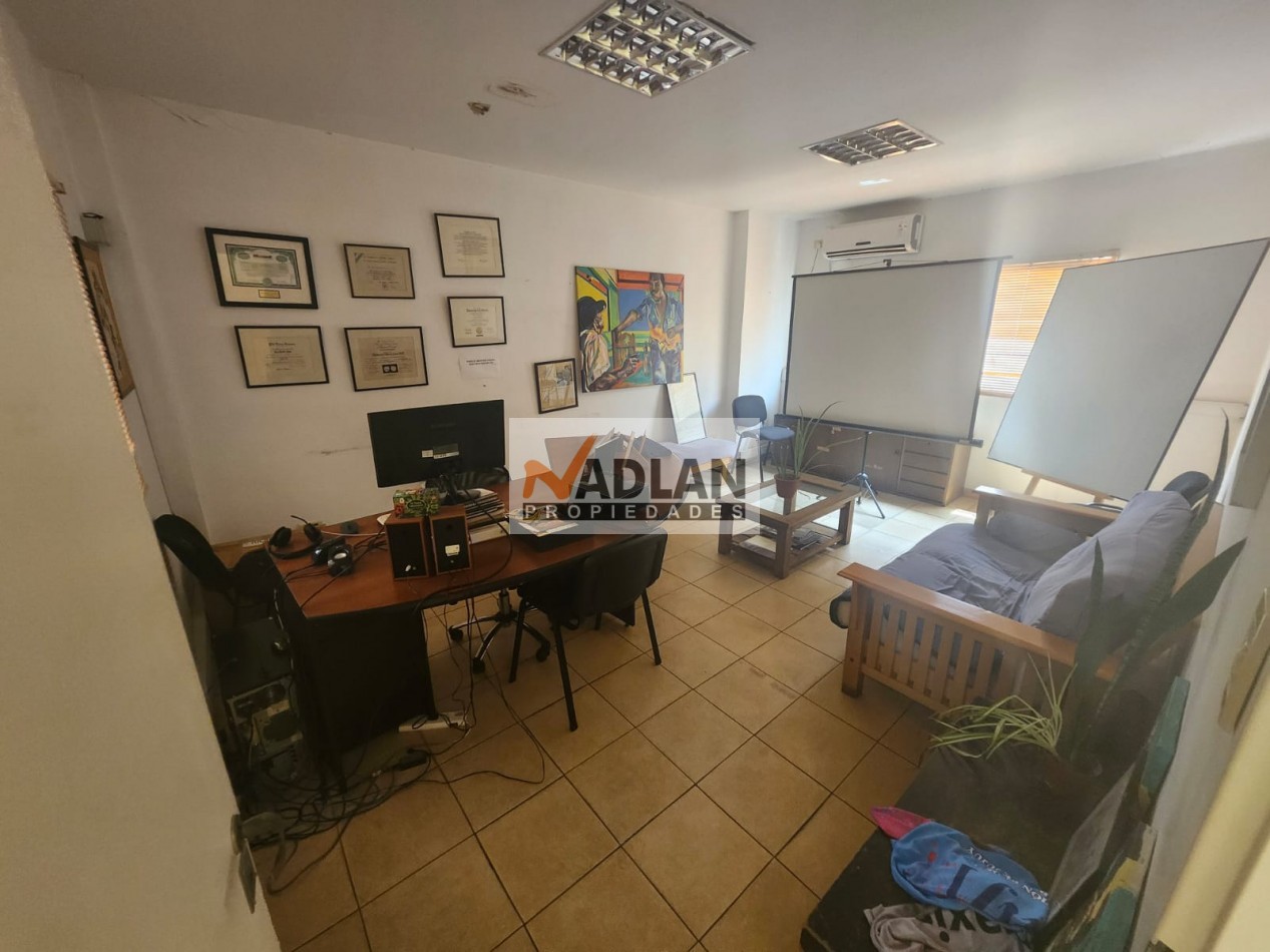 Edificio 3 plantas en Alquiler SIN EXPENSAS zona Htal Clinicas + 15 oficinas y espacios de trabajo - 310m2 