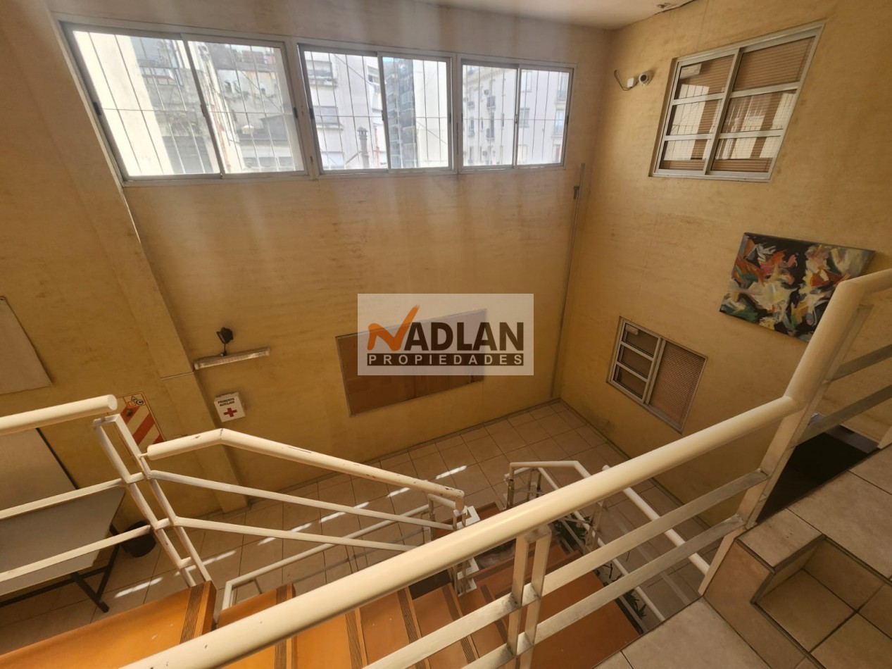 Edificio 3 plantas en Alquiler SIN EXPENSAS zona Htal Clinicas + 15 oficinas y espacios de trabajo - 310m2 