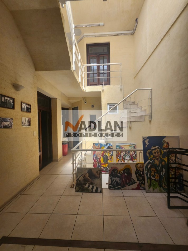 Edificio 3 plantas en Alquiler SIN EXPENSAS zona Htal Clinicas + 15 oficinas y espacios de trabajo - 310m2 