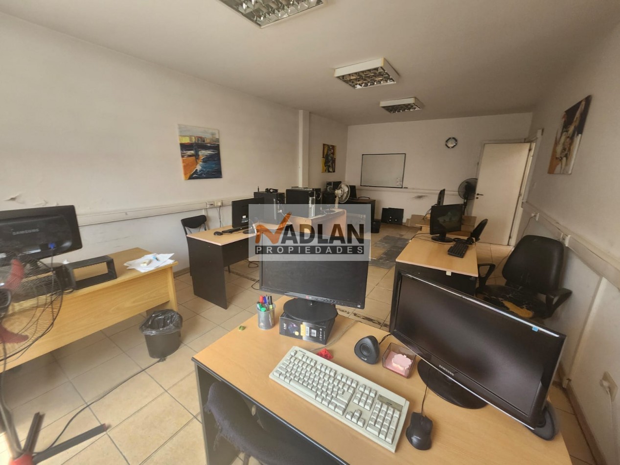 Edificio 3 plantas en Alquiler SIN EXPENSAS zona Htal Clinicas + 15 oficinas y espacios de trabajo - 310m2 