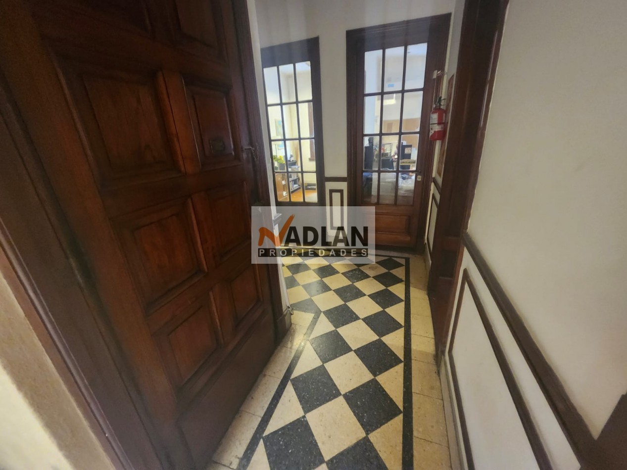 Edificio 3 plantas en Alquiler SIN EXPENSAS zona Htal Clinicas + 15 oficinas y espacios de trabajo - 310m2 