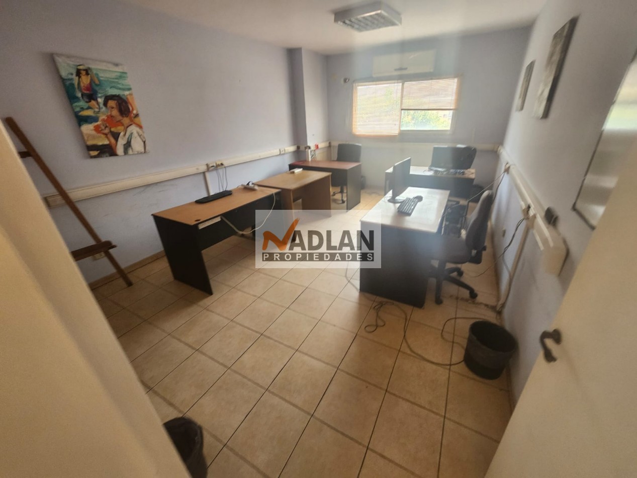 Edificio 3 plantas en Alquiler SIN EXPENSAS zona Htal Clinicas + 15 oficinas y espacios de trabajo - 310m2 