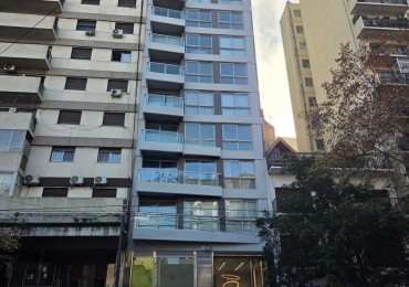  Almagro - Venta semipiso de 3 ambientes a estrenar en piso 8° al frente, con palier privado y balcon sobre avenida y amenities. Entrega inmediata.